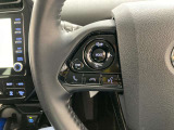 運転中、オーディオの操作をしてて、ハッとしたことはありませんか?ステアリングスイッチは、運転中でもハンドルでオーディオの操作が可能です。安全なドライブをサポートします。