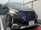 LEDヘッドライトはハロゲンランプの約2倍の光量で明るく遠くを照らし、夜間走行時の視認性を高めます。さらに長寿命や省電力、スタイリッシュな印象も際立たせます。