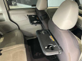 後部座席の方シートバックテーブルが付いています。ドライブインなどの休憩時には重宝します。