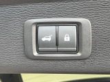 【パワーバックドア】スマートキーや運転席のボタンを押すだけでリアゲートが自動で開閉します!荷物を持っている時や、高い位置にあるバックドアを閉める際に便利な機能です♪