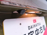 バックカメラ:運転席から見えにくい車の後方をカメラの映像を通して確認できます。駐車や切り返しが安心して行えます。(連動するナビ等の取り付けが必要になります)