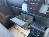 ちょっとした小物や小銭、カード類を分けて収納できます