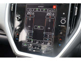 エアコンの設定やシートヒーターの調整、アイサイトなどの車両設定機能を集約。感圧式のタッチパネルを採用し、画面を直接タッチすることで操作できます。
