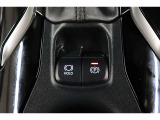 電動パーキングブレーキを搭載。スイッチ操作でパーキングブレーキを作動・解除することが可能ですので、操作の力が不要ですよ♪