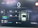 スピードメーター上に運転をサポートする様々な情報を表示してくれます。