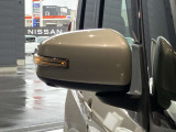 <ウィンカードアミラー>ライトの点滅で対向車、歩行者などに曲がることをお知らせ。安心安全につながります。