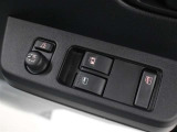 運転席からも操作可能なパワーウィンドウが装備されています。
