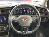 現代のVWの顔ともいえるGolf。なめらかな走りはもちろん安全性も充実させ、あなたのドライブに安心と楽しみを提供します。