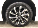 17インチ純正アルミホイール(205/55R17)装着です。