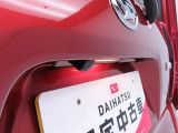 バックカメラ:運転席から見えにくい車の後方をカメラの映像を通して確認できます。駐車や切り返しが安心して行えます。(連動するナビ等の取り付けが必要になります)
