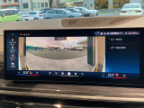 車の先端より更に先を見渡せるパノラマビュー。左右の状況も判断しやすくなるので、狭い路地を走る際に重宝します。