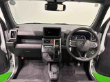 美しいデザインの運転席空に加えてUV&IRカット機能付きフロントガラスの面積や位置取りが良く、前方・右前・左前方向の視認性がいいですよ!