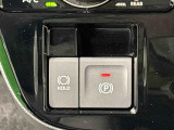 指先だけで簡単に操作が可能な電動パーキングブレーキを採用。「HOLD」スイッチを押すと、渋滞や信号待ちなどでブレーキペダルから足を離しても、ブレーキを保持するので安心です