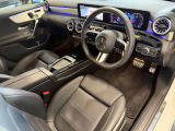 メルセデスのシートは、少し硬めに出来ておりますので、長時間の運転でも疲れにくく、安全にドライビングをお楽しみ頂けます
