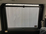 両側サンシェード付き♪休憩中や車中泊の際に外からの視線を遮ることができます♪