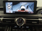 純正ナビ付です。もちろん車両後方を表示するバックガイドモニターが付いていて車庫入れ安心!
