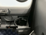 【運転席ドリンクホルダー】使いやすさに配慮したドリンクホルダー