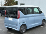 コンビネーションランプを高い位置に配置、後続車に見やすいデザインで安全にも配慮。