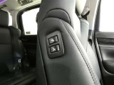 助手席もパワーシート付です。運転席からは、助手席肩口パワーシートスイッチで助手席シートの操作が手軽にできます。