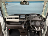 運転席周りです。カップホルダーや小物の収納などは必須ですよね!!使い勝手の良いつくりになっております!!