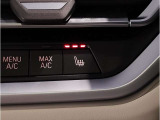 【コックピットシート】BMW車の主役席。車体中央にくる様に配置し車両重心とが一致する事でドライバーと車との一体感あるドライビングを実現。人間工学に基づき形成した形状が長時間のドライブ疲労も軽減します!