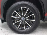社外品の16インチアルミホイールを装着しています。タイヤサイズ205/65R16
