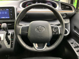 【純正革巻きステアリング】上質な革を使用することで、手にしっかり馴染みとても運転しやすいハンドルです♪