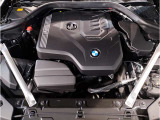 【BMWエンジン】革新的なガソリン・エンジン・テクノロジーによる高性能かつ高効率。レスポンスの良いパワーを発揮。常にスムーズな吸気を実現しアクセル開度にダイレクトに反応しドライビングを楽しく演出。