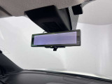 スマートルームミラー:車内の状況に関わらず、車両後方にあるカメラの映像をルームミラーに映します。