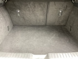ラゲッジルーム内の凹凸をなくす事でスッキリした広がりを造りだし、荷物がスムーズに出し入れできる気持ちよさ、使い易さを実現!