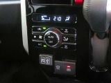 オートエアコン機能で、車内を自動的に、設定した温度に保ってくれます。