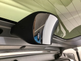 後方視角支援ミラー装備。テールゲートの内側に装着されているミラーにより、車両後方付近を見ることができます。
