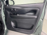 運転席のパワーウィンドウスイッチやサイドミラー操作スイッチなどの写真です。