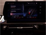 【ⅰドライブナビゲーション】文字情報も鮮明に表示する高解像度カラーディスプレイを採用。視認性に優れた地図デザインと特徴的な建造物を目印にした描写表示で現在位置を把握できます。地図データの更新も可能です