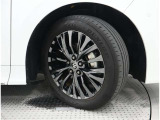 トヨタ純正19インチ、アルミホイール装備でファッショナブル&エコノミー!そして更に乗り心地の向上に一役かっています。