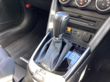 アクセルペダルを踏み込む量や速さに応じて変速パターンをし、人馬一体の運転感覚を発揮してくれる6速オートマ!