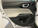 ドア開閉時の重厚感のある「ヴォン」と重たい音がアメ車に乗っていると感じさせてくれます。