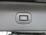 『オートバックドア』付き♪♪ ハッチバックドア側やリモコンキー・運転席のスイッチから操作が可能です♪♪「肩が痛くて腕が上がらないよ」という方にも評判です♪♪