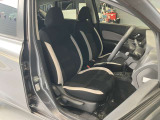 運転席まわりです。運転席からの視界が左右に広く隅々まではっきりと見渡せます!クルマの前端も把握しやすく安心して運転できます!