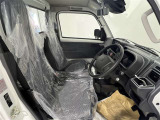 室内は視界が良く、運転しやすいお車になっております!