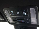 両側電動スライドドアです。