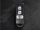 ◆スマートキー◆カギをバッグやポケットに入れたままでもドアロックの開閉ができる『スマートキー』付き!雨天や暗くなってもカギを取り出す必要がなくドアの開錠&エンジンも始動できます