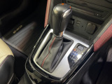 アクセルペダルを踏み込む量や速さに応じて変速パターンを制御し、人馬一体の運転感覚を発揮してくれる6速オートマ!