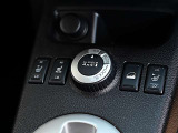 シートヒーター、2WD&hArr;4WD切替、ヒルディセントコントロールの各スイッチ