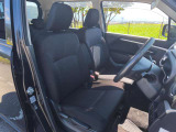 運転席のシートはホールド性に優れ疲れませんよ!