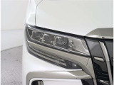 LEDヘッドライトです。デザイン性がよくとても明るいので、夜間の走行や悪天候でも安心です。しかも長寿命!