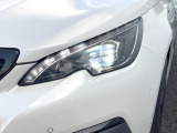 ●LEDヘッドライト:夜間走行時も良好な視界を確保し安心して運転できる高輝度LEDヘッドライトを装備!点灯速度が早く、消費電力も抑えられています。