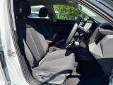 人間工学に基づいて設計されたシートは車のもっているドライビングフィールを存分にドライバーに伝えてくれるクオリティの高い仕上がりとなっています。