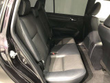 【後部座席】も当然、綺麗・清潔に仕上げております。内装の綺麗なお車は気持ちが良いですし、コンディションのいい車が多いです。これもオススメの1台です。