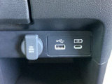 USBチャージャーやアクセサリーソケットを備えているので、スマホの充電やちょっとした電源確保も手軽。車内での過ごしやすさがぐっと広がります。